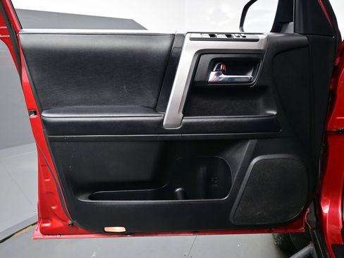 Used 2022 Toyota 4Runner SR5 AWD/4WD image 9