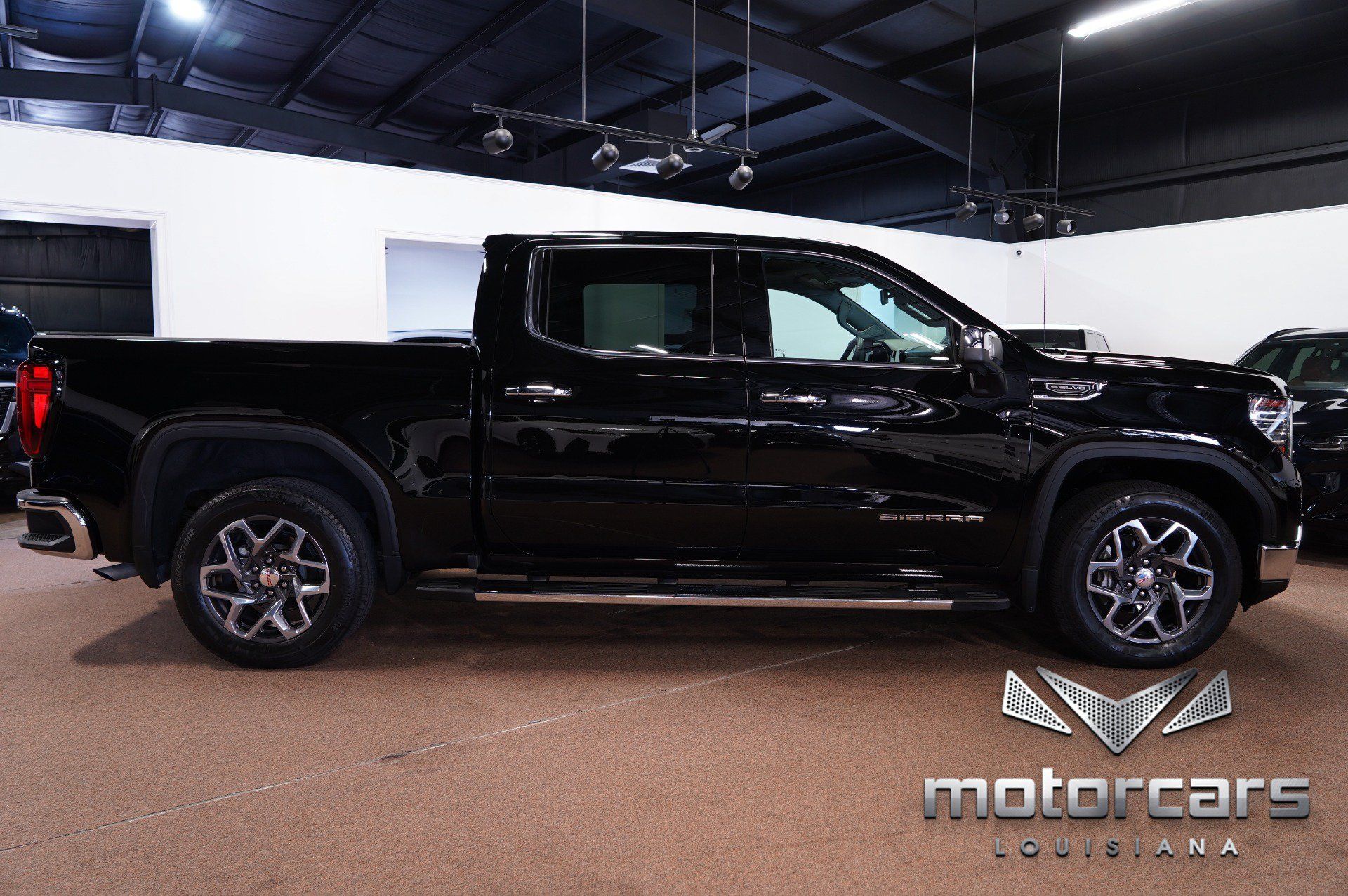 Used 2023 GMC Sierra 1500 SLT w/ SLT Premium Package RWD image 8