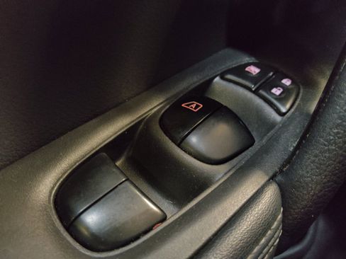 Used 2019 Nissan Rogue SV FWD image 27