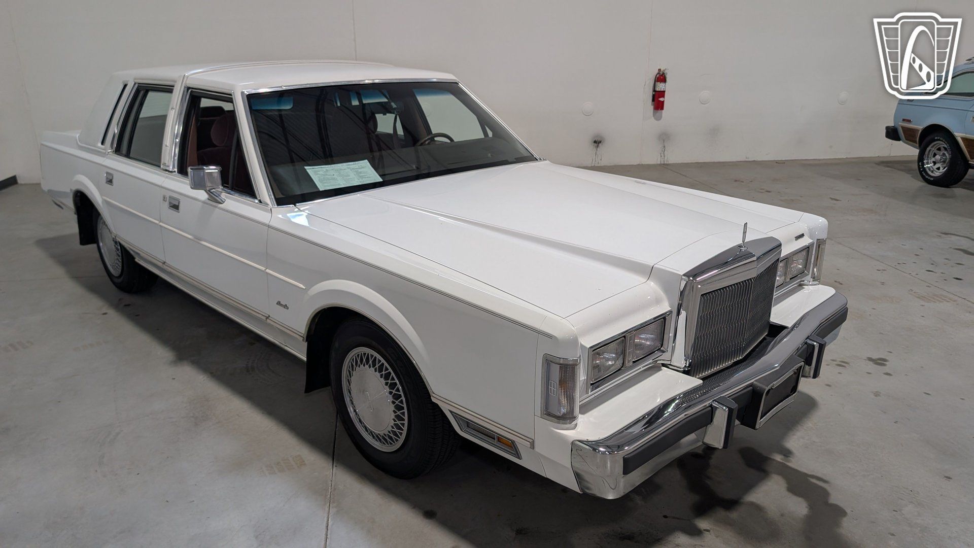 Used 1988 Lincoln Town Car RWD image 17