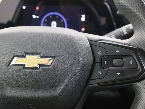Used 2025 Chevrolet Trax LT FWD image 10