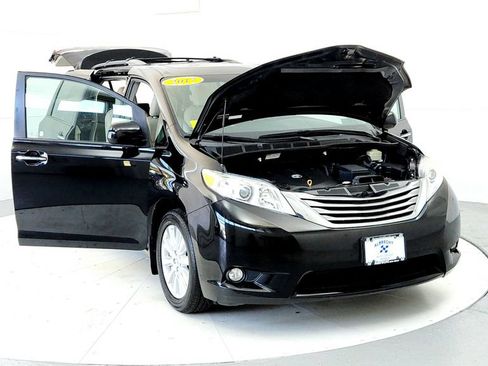 Certified 2017 Toyota Sienna XLE Premium AWD/4WD image 9