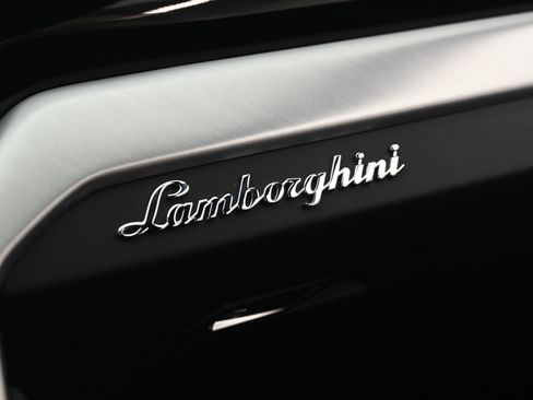 Used 2020 Lamborghini Urus AWD/4WD image 36