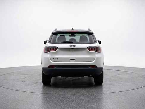 Used 2025 Jeep Compass Trailhawk AWD/4WD image 7