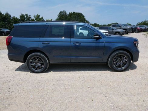 New 2027 Ford Expedition Platinum w/ Stealth Appearance Package AWD/4WD image 4