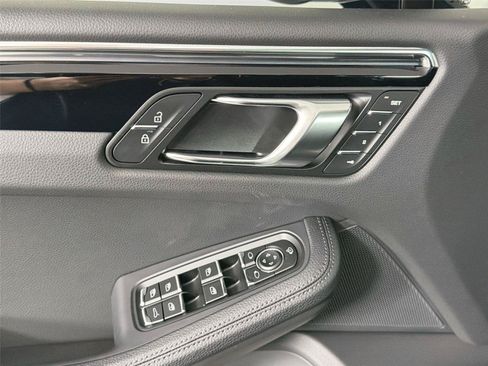 Certified 2026 Porsche Macan AWD/4WD image 30