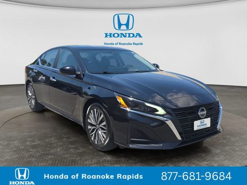 Used 2024 Nissan Altima 2.5 SV w/ SV Premium Package FWD image 7