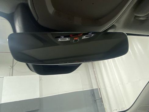 Used 2025 Volvo XC40 B5 Core image 28