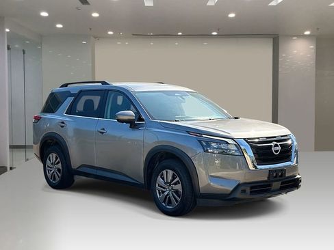 Used 2024 Nissan Pathfinder SV AWD/4WD image 6