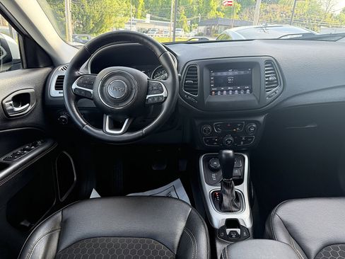 Used 2020 Jeep Compass Latitude AWD/4WD image 12