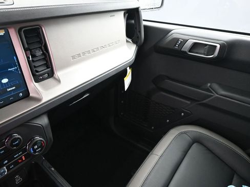 New 2026 Ford Bronco Outer Banks image 25