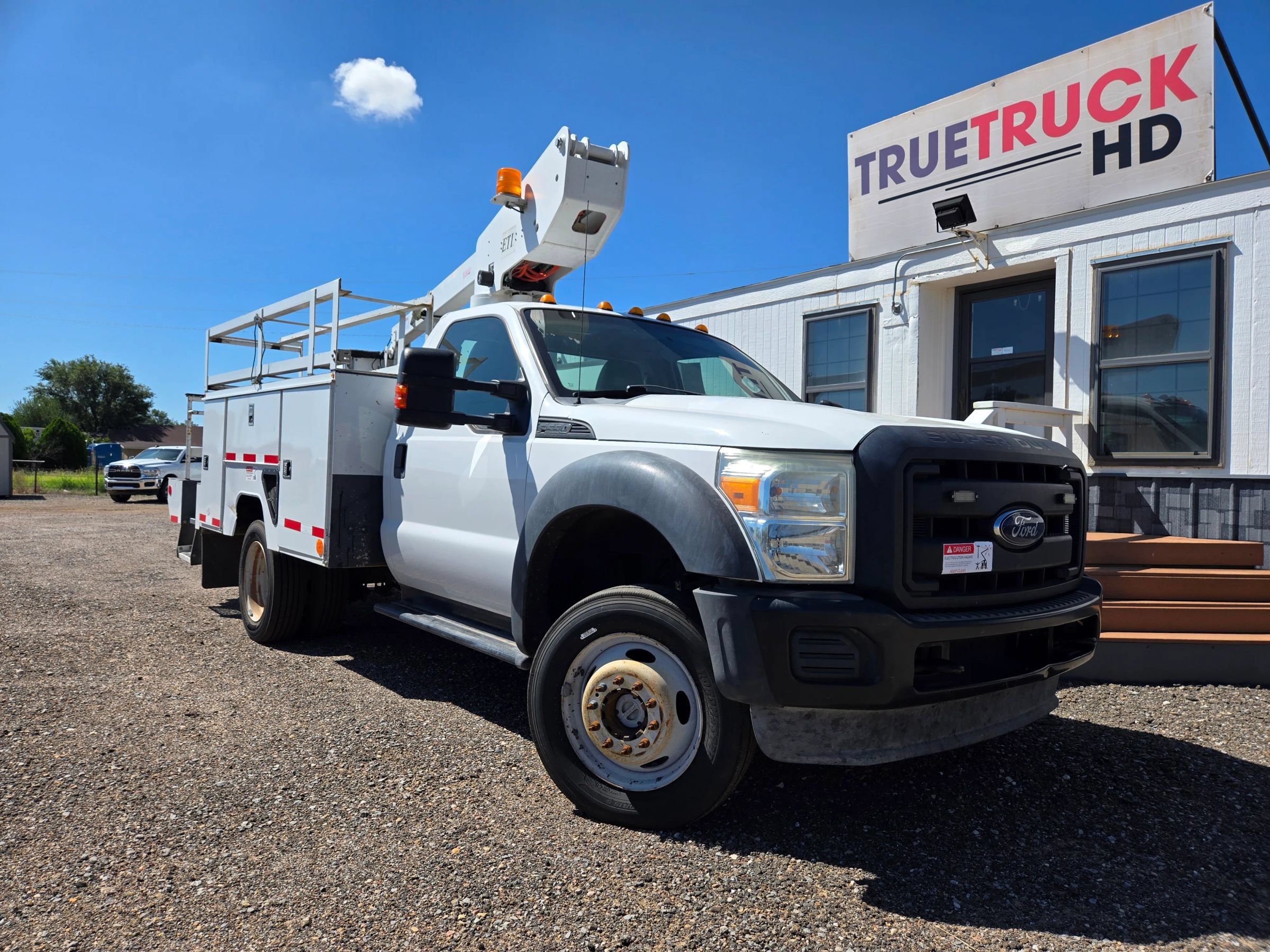 Used 2013 Ford F550 4x4 Regular Cab Super Duty w/ PWR Equipment Group image 4