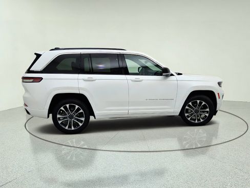 Used 2024 Jeep Grand Cherokee Overland w/ Luxury Tech Group IV AWD/4WD image 7