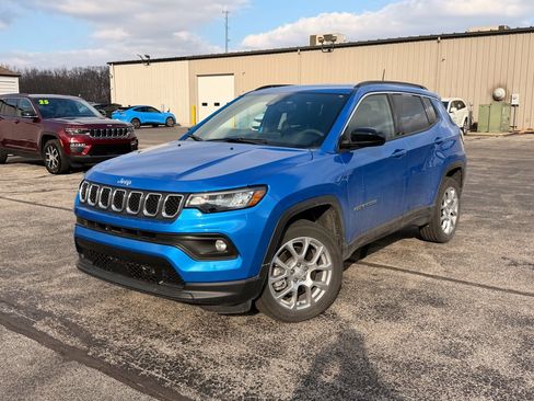 Used 2023 Jeep Compass Latitude w/ Sun and Sound Group image 1