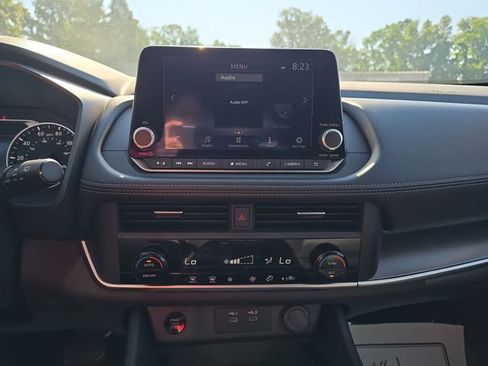 Used 2025 Nissan Rogue SV FWD image 25