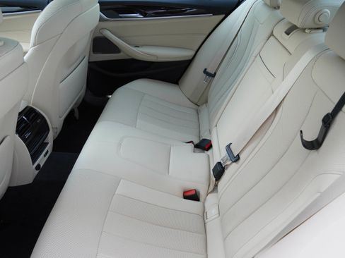 Used 2021 BMW 540i w/ Premium Package image 37