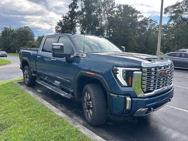 Used 2025 GMC Sierra 2500 Denali w/ Denali Reserve Package AWD/4WD image 3