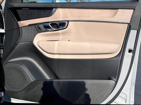 New 2026 Volvo XC90 T8 Plus w/ Protection Package Premier image 31