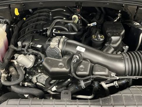 Used 2025 Jeep Grand Cherokee Limited AWD/4WD image 25