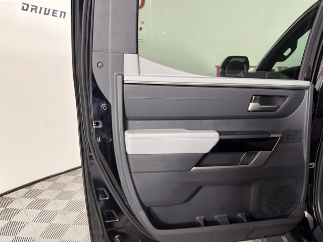 Used 2026 Toyota Tundra Limited AWD/4WD image 32