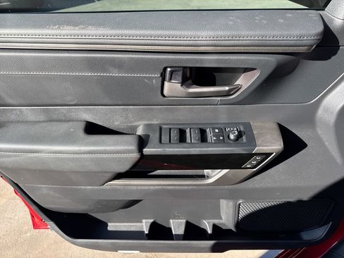 Used 2025 Toyota Tundra Limited AWD/4WD image 31