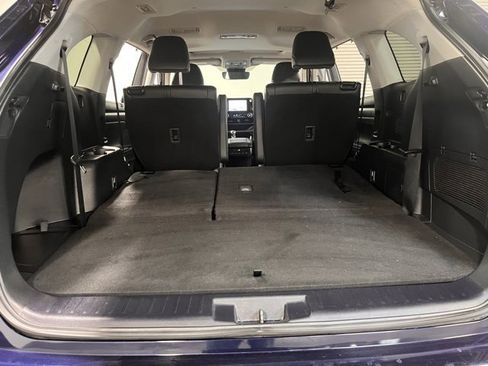 Used 2023 Toyota Highlander L image 17