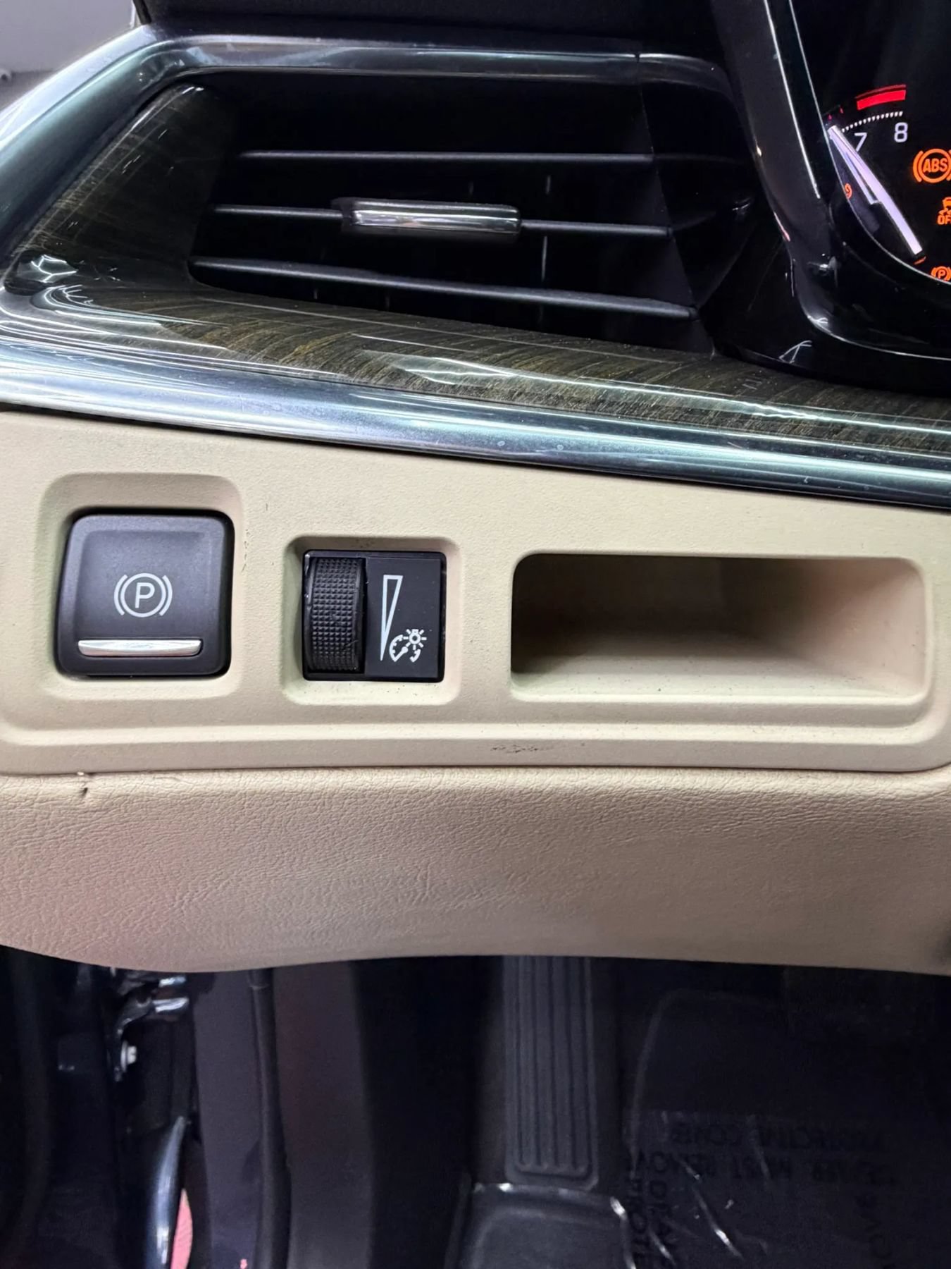 Used 2019 Cadillac XT5 FWD image 14