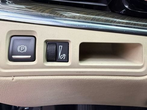 Used 2019 Cadillac XT5 FWD image 14