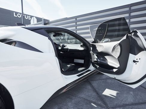 Used 2023 Ferrari SF90 Stradale image 33