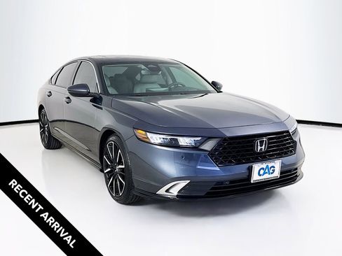 Used 2025 Honda Accord Touring image 1