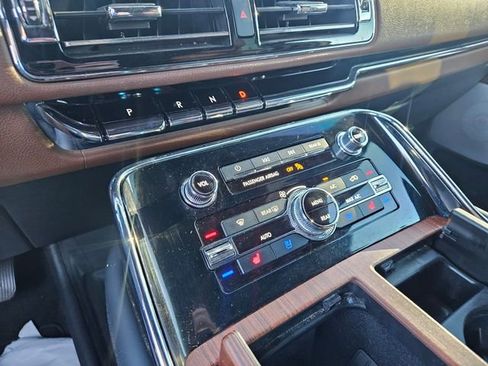 Used 2024 Lincoln Navigator Reserve image 12