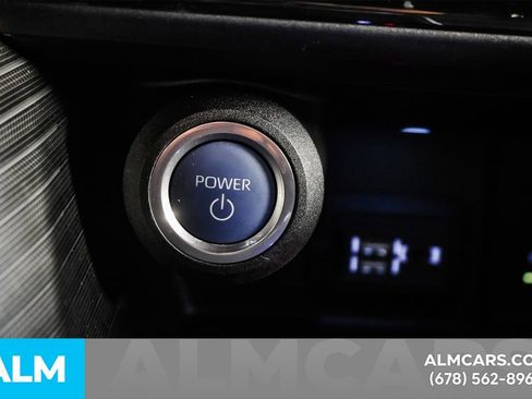 Used 2022 Toyota Venza XLE image 38