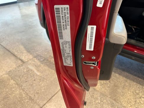 Used 2025 Jeep Compass Limited image 29