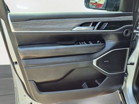 Used 2024 Jeep Wagoneer L Series II w/ Flexible Seating Group AWD/4WD image 19