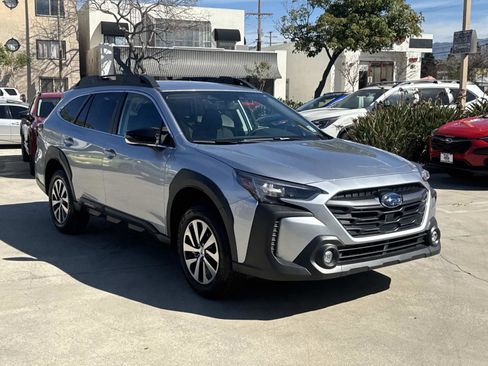 Certified 2025 Subaru Outback Premium image 3