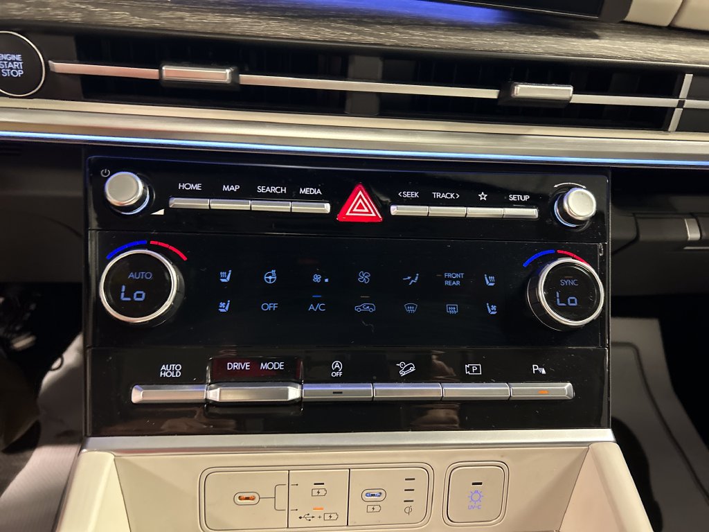 Used 2025 Hyundai Santa Fe Limited FWD image 17
