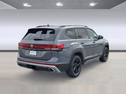 New 2026 Volkswagen Atlas Peak Edition image 9