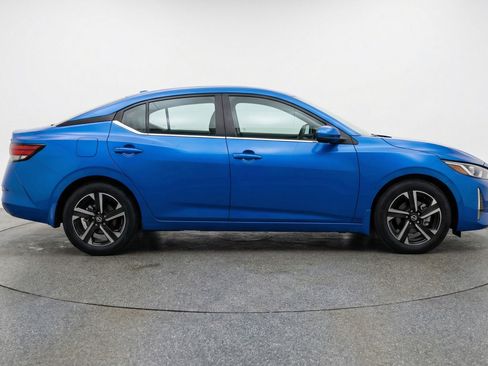 Used 2025 Nissan Sentra SV FWD image 11