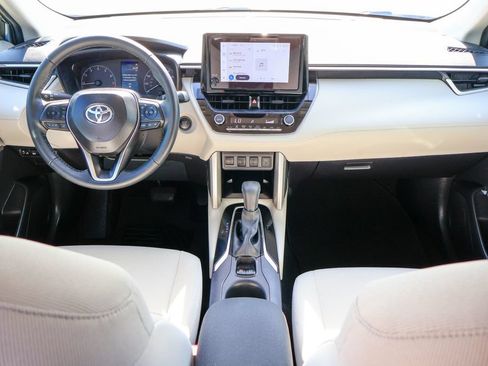 Used 2025 Toyota Corolla Cross LE FWD image 8