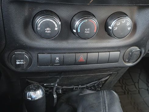 Used 2014 Jeep Wrangler Sport image 15