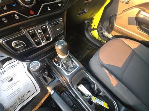 Used 2023 Jeep Gladiator Sport AWD/4WD image 18