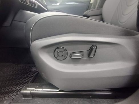 New 2026 Volkswagen Tiguan SE image 23