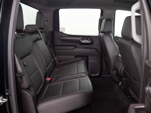 Used 2025 GMC Sierra 1500 SLT AWD/4WD image 17