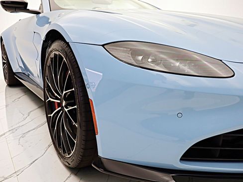 Used 2022 Aston Martin V8 Vantage Roadster RWD image 20