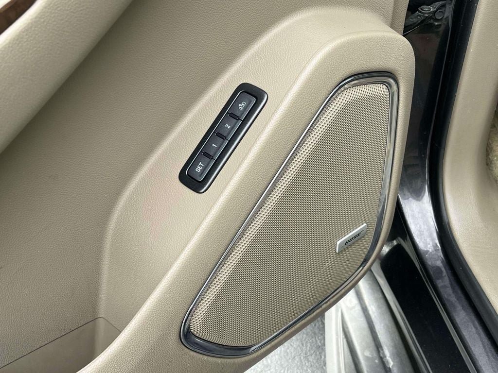 Used 2018 Chevrolet Suburban LT RWD image 28
