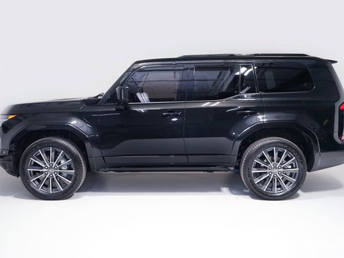 Used 2026 Lexus GX 550 w/ Cold Area Package AWD/4WD image 5