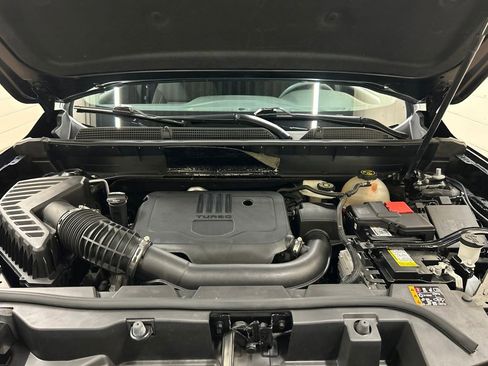 Used 2023 GMC Acadia SLE w/ Driver Convenience Package FWD image 18