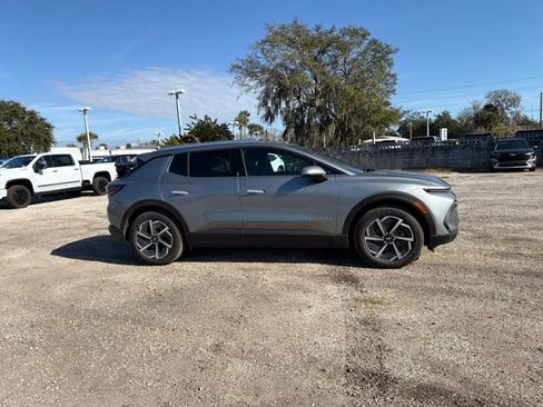 New 2026 Chevrolet Equinox EV LT image 19