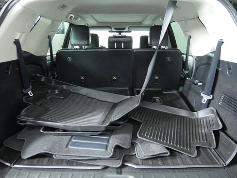 Used 2023 Nissan Pathfinder Platinum w/ Cargo Package AWD/4WD image 17