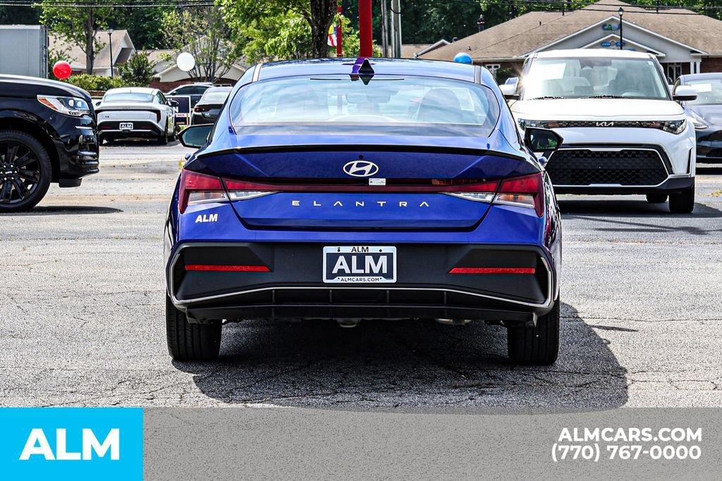 Used 2025 Hyundai Elantra Sport FWD image 11
